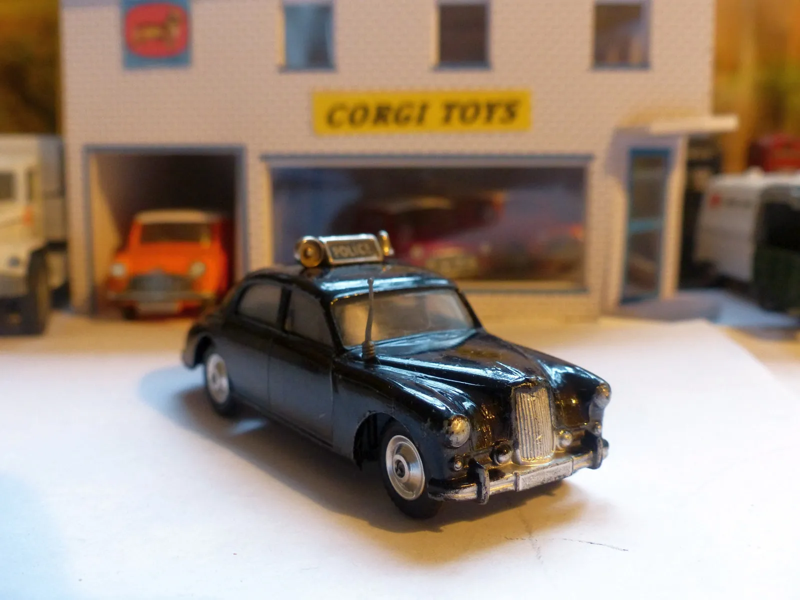 209 Riley Pathfinder Police Car with shaped wheels (2)