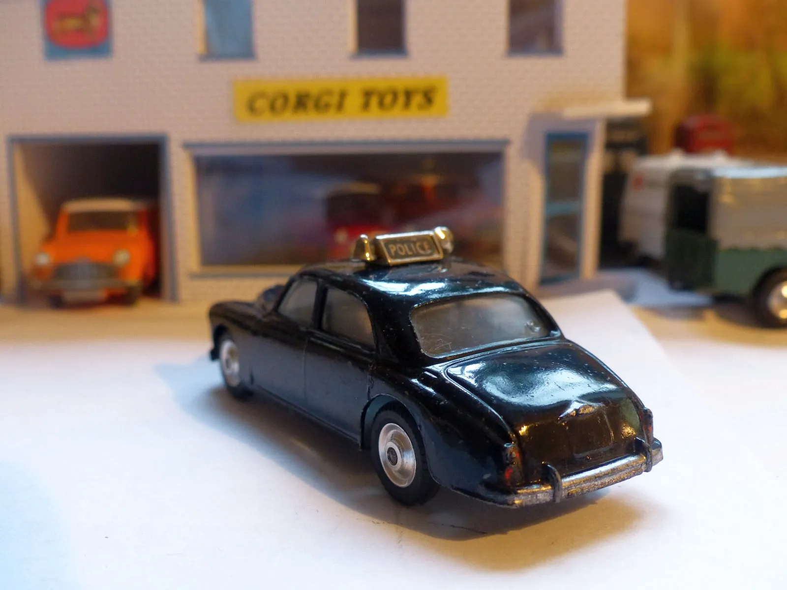 209 Riley Pathfinder Police Car with shaped wheels (2)