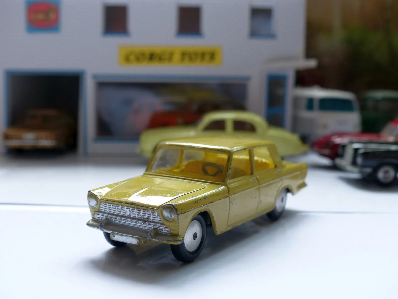 217 Fiat 1800 in mustard