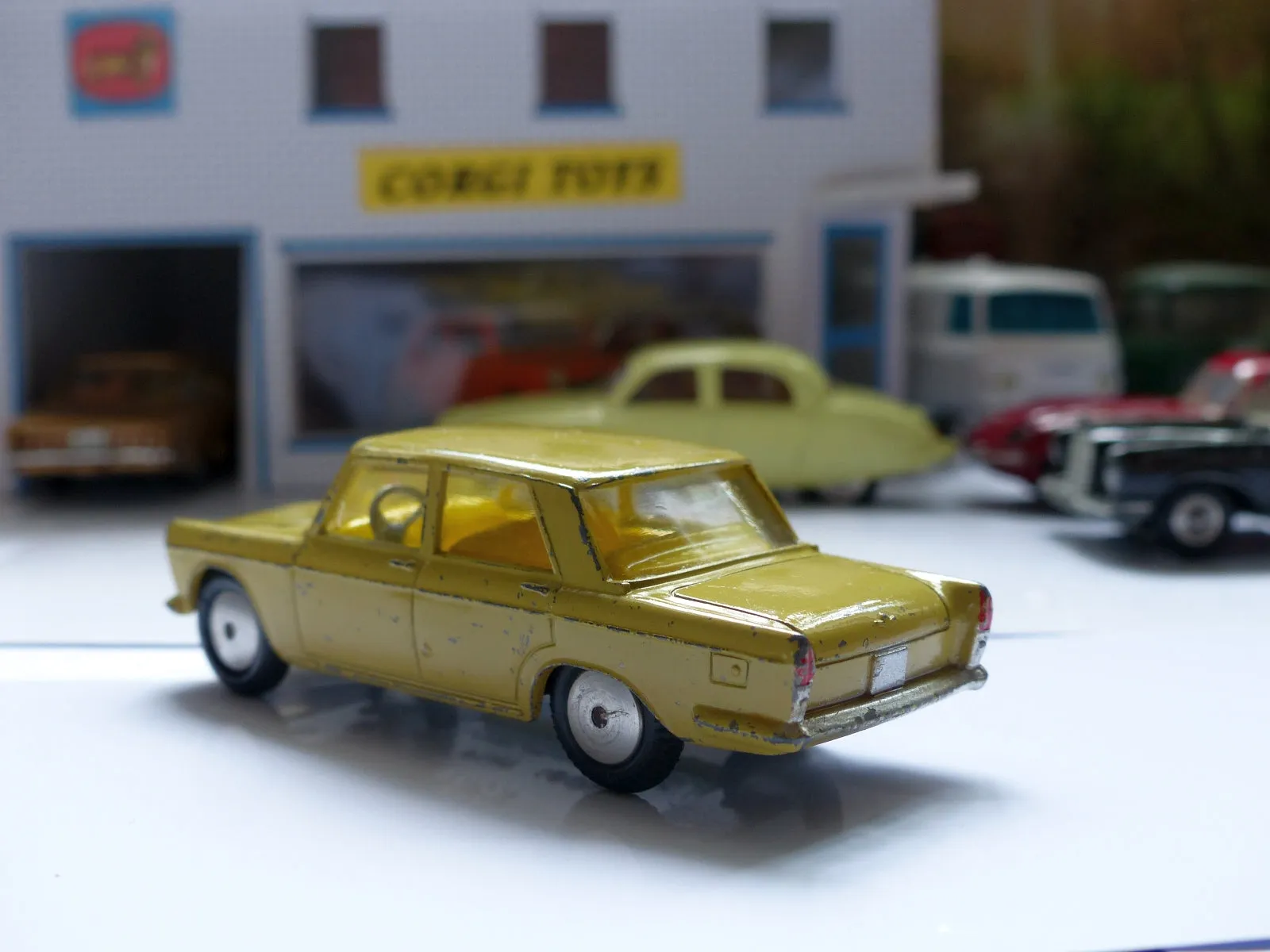 217 Fiat 1800 in mustard