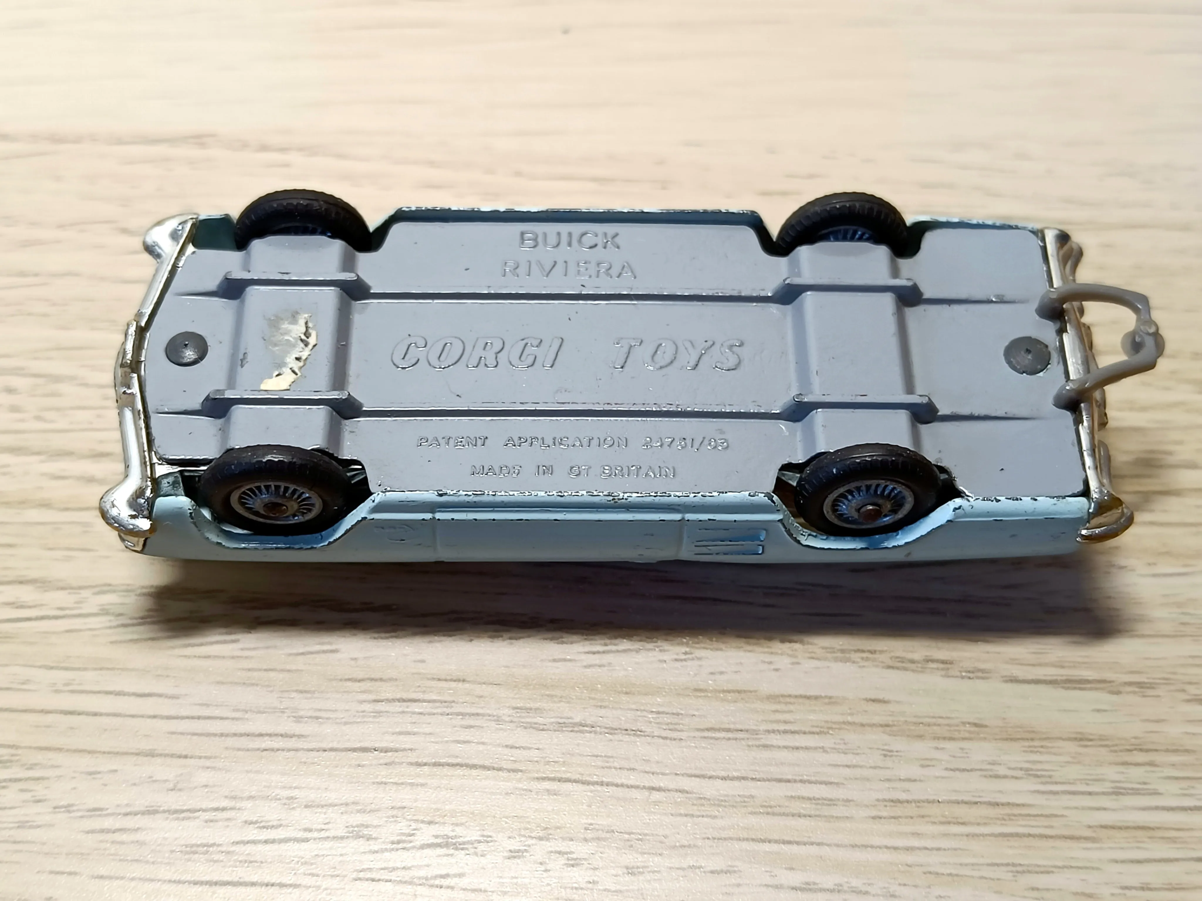 245 Buick Riviera in pale blue *with cast wheels* (3)