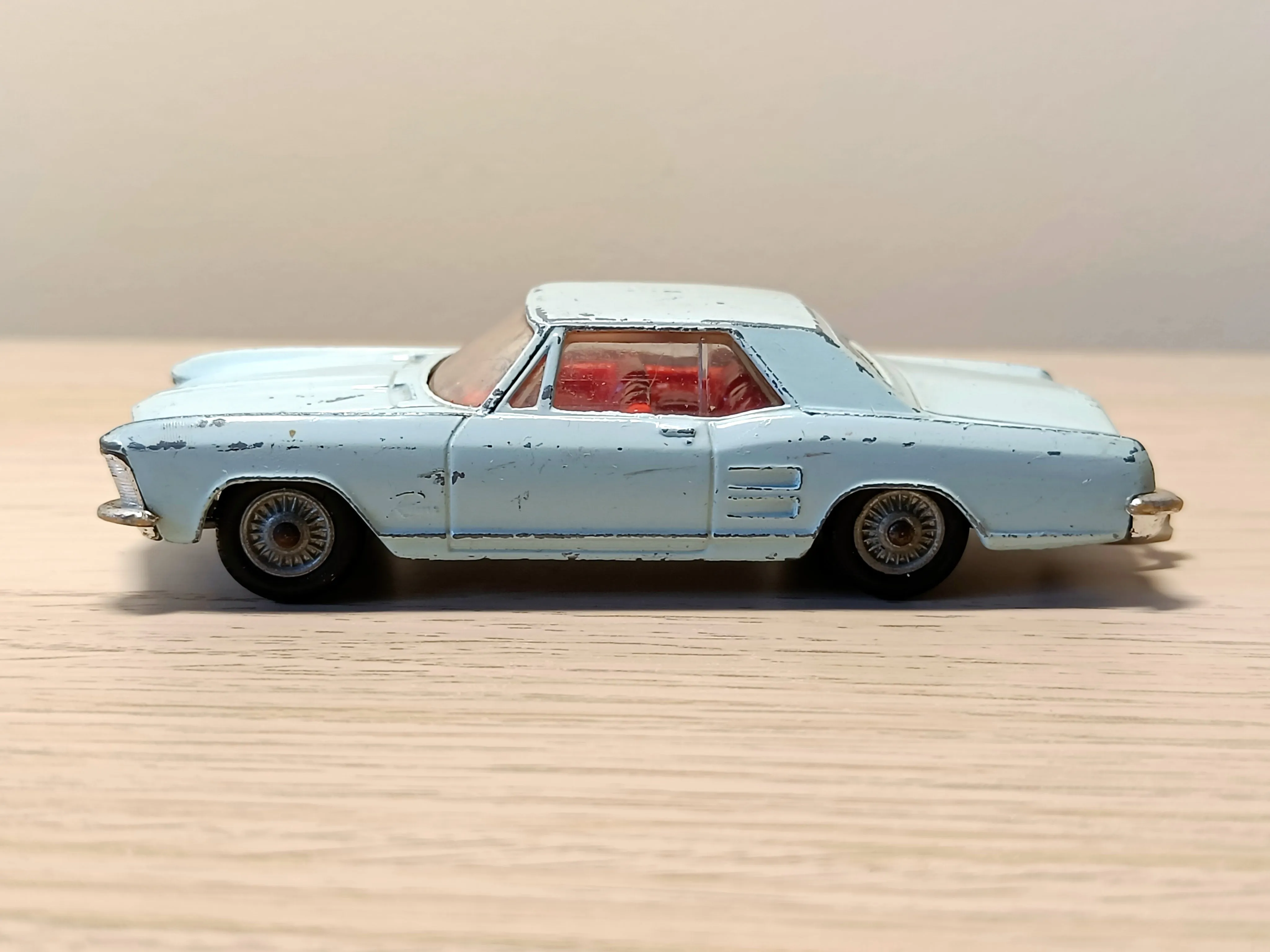 245 Buick Riviera in pale blue *with cast wheels* (3)