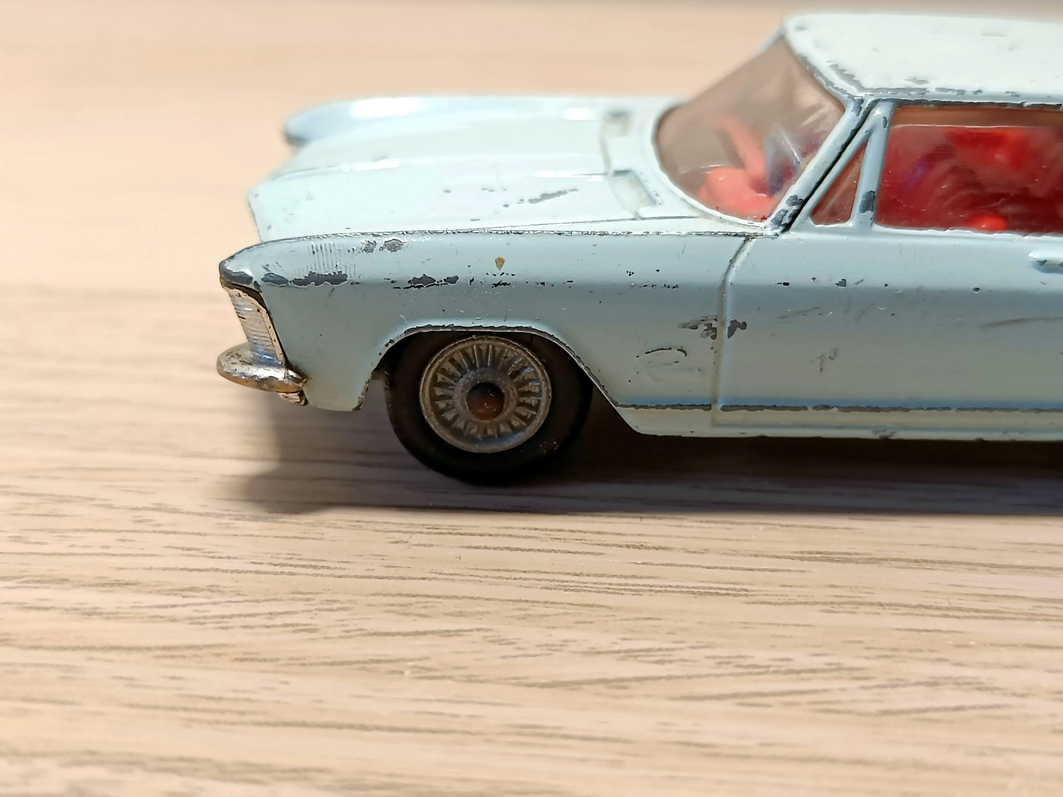 245 Buick Riviera in pale blue *with cast wheels* (3)