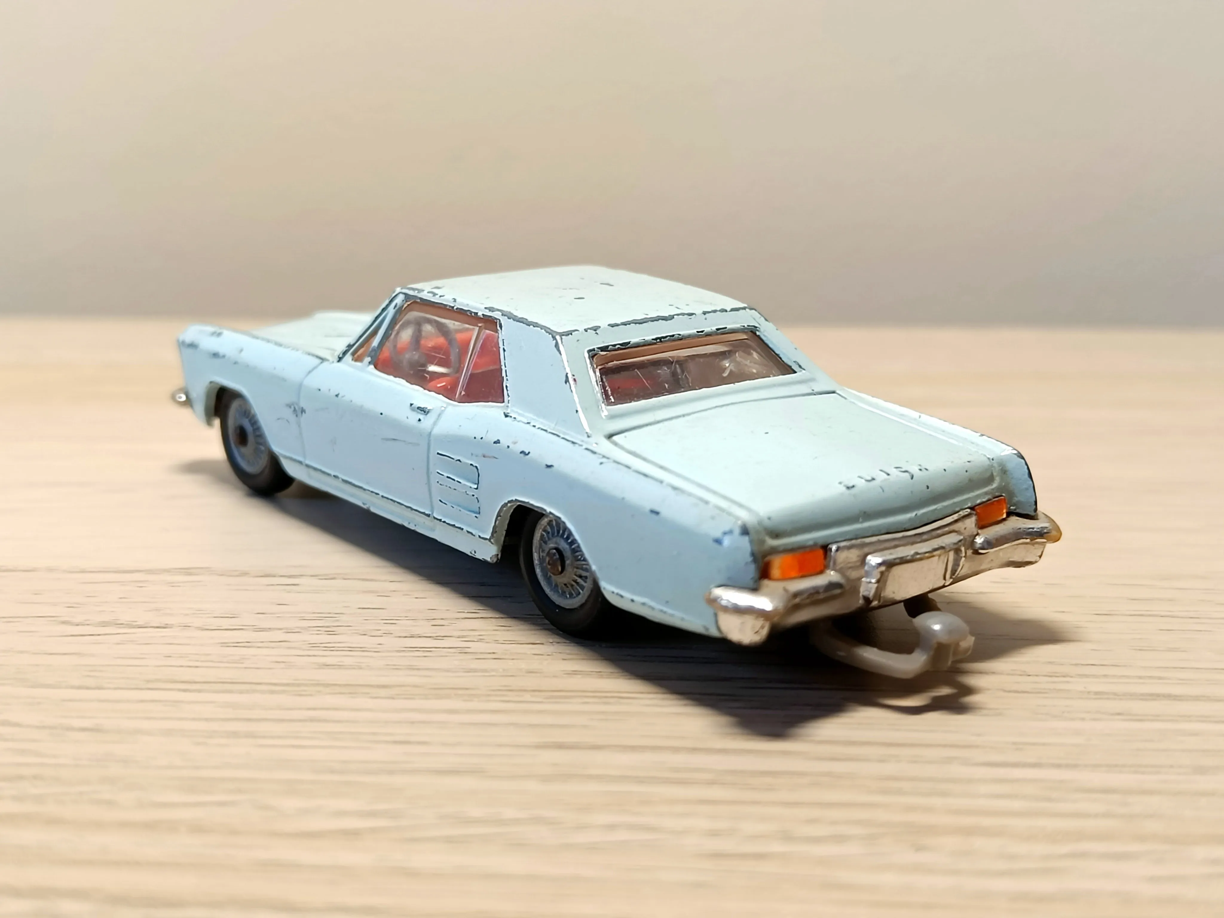245 Buick Riviera in pale blue *with cast wheels* (3)