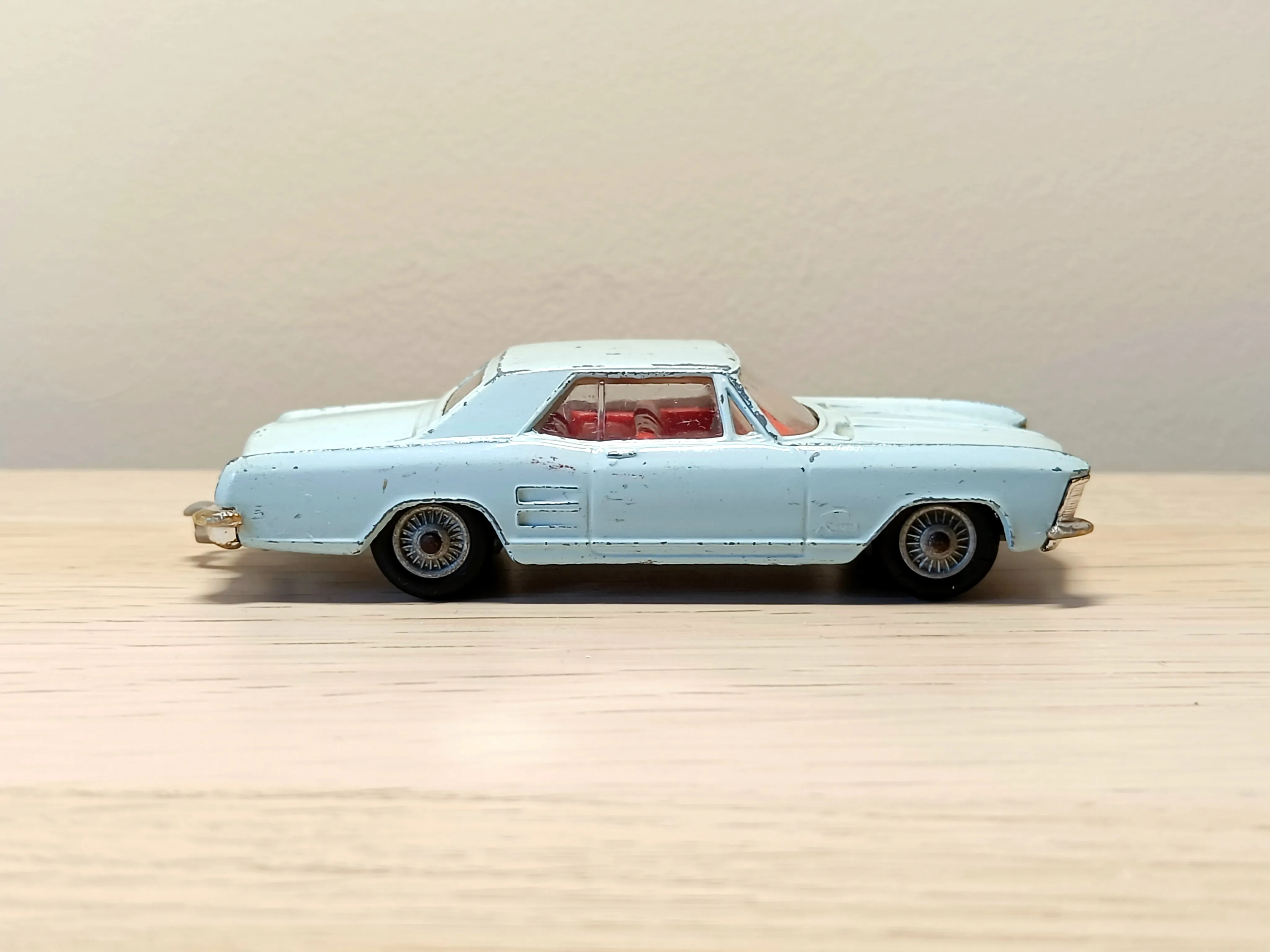245 Buick Riviera in pale blue *with cast wheels* (3)