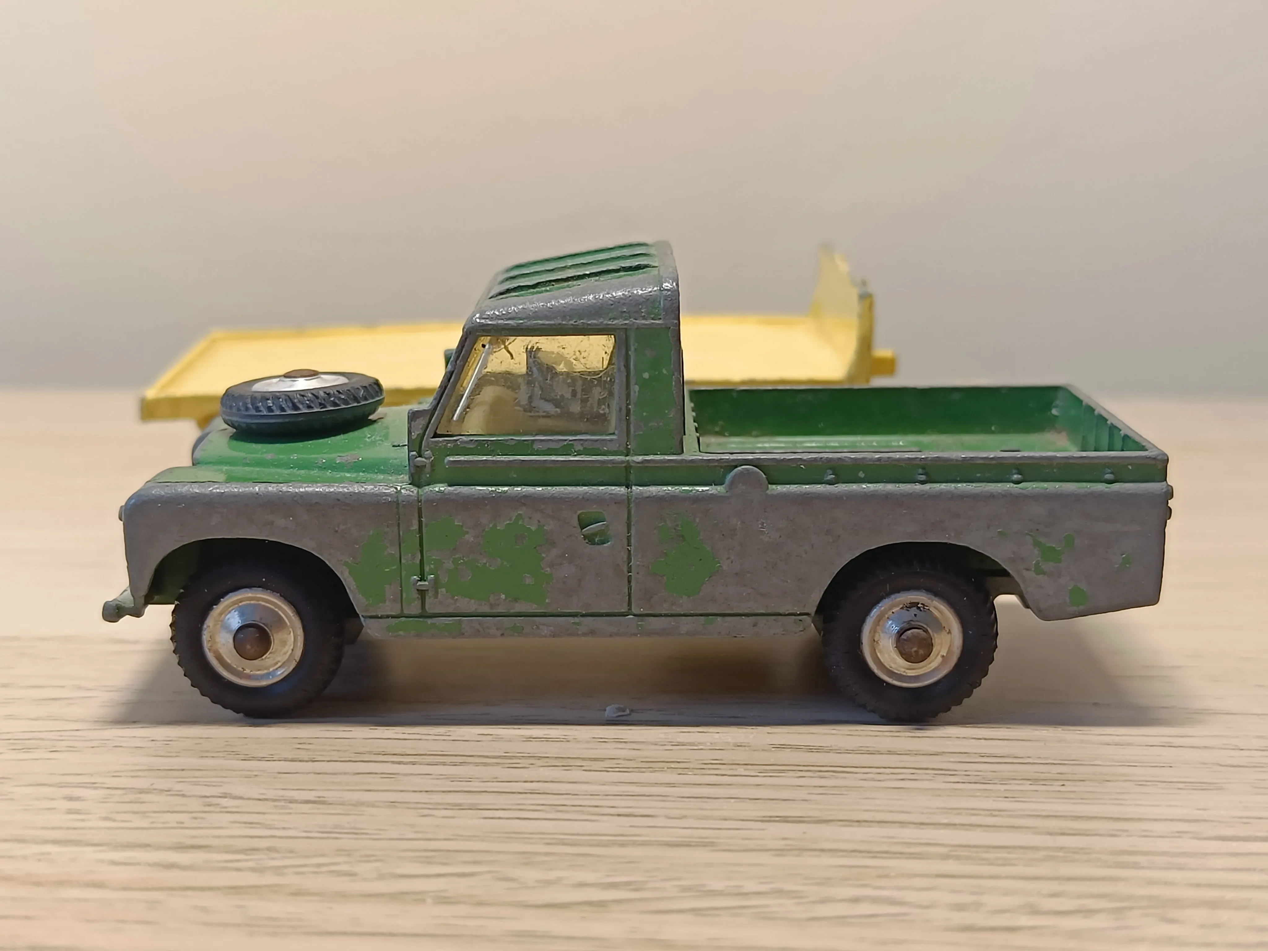 438 Land Rover and trailer from Gift Set 22 (2)