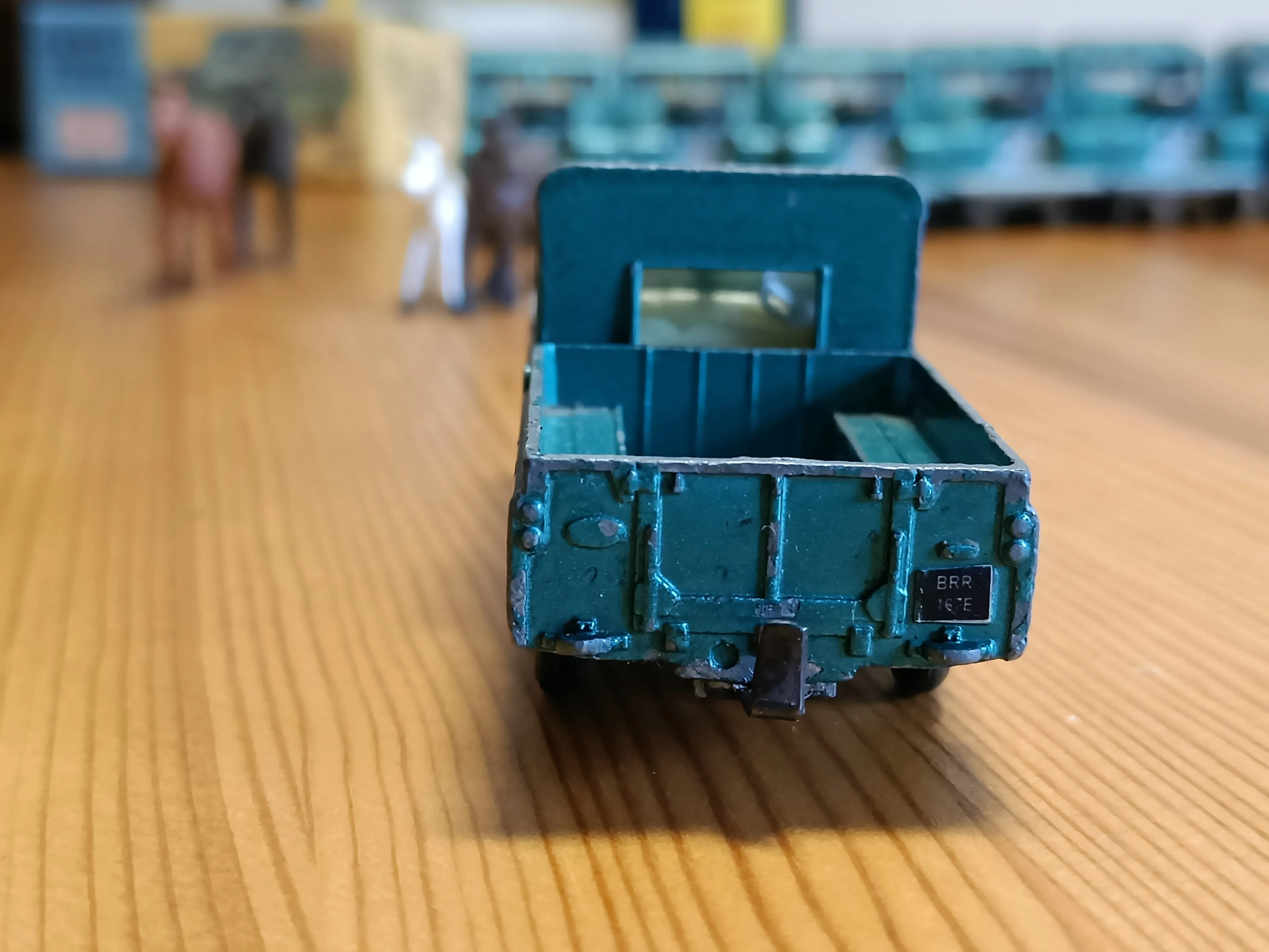 438 Land Rover in turquoise-green with shaped wheels 2