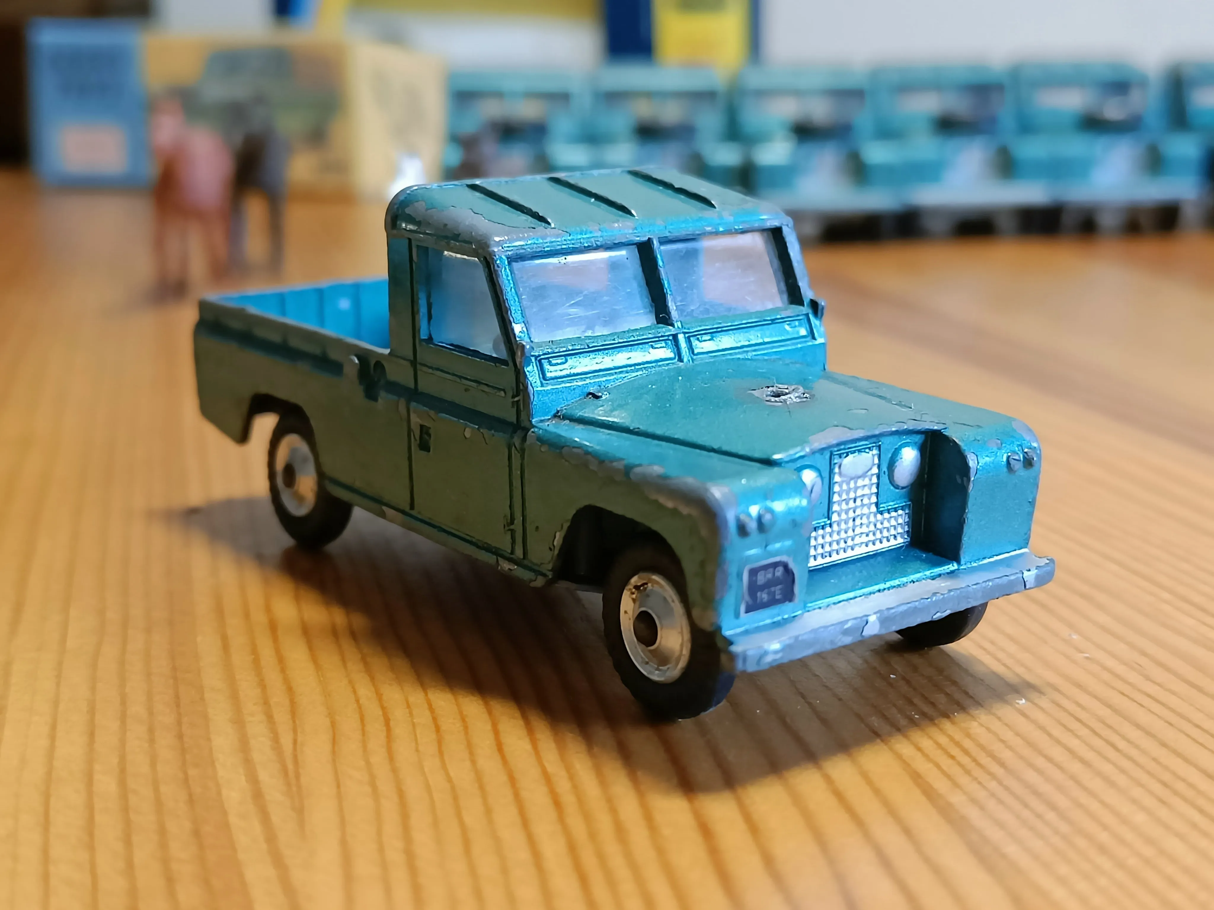 438 Land Rover in turquoise-green with shaped wheels 2