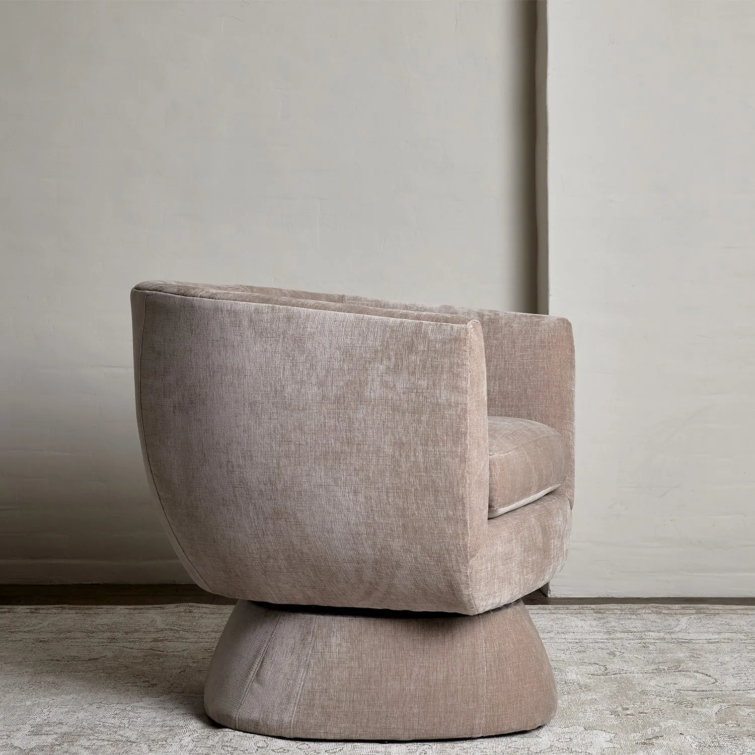 Arago Swivel Chair in Blush Velvet