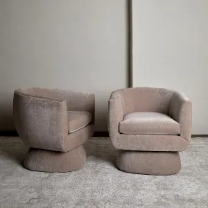 Arago Swivel Chair in Blush Velvet