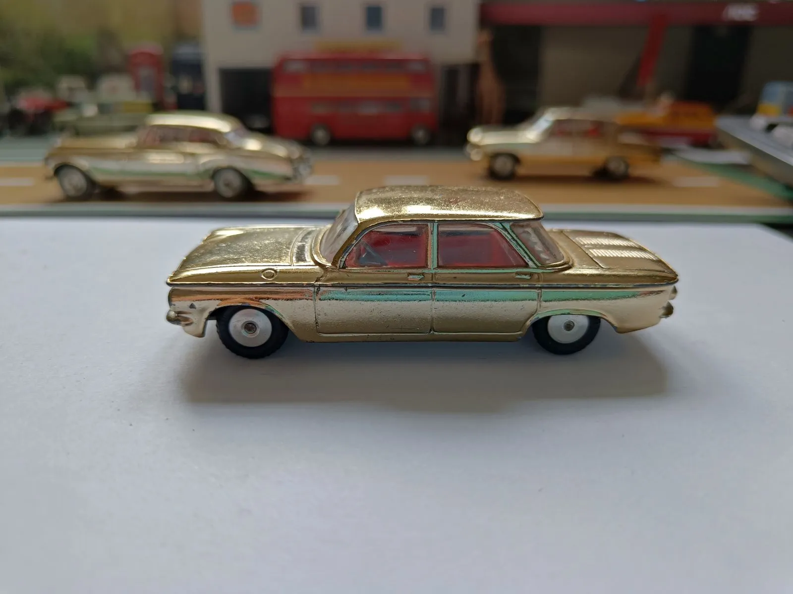 Gift Set 20 The Golden Guinea Set 3 cars in gold finish