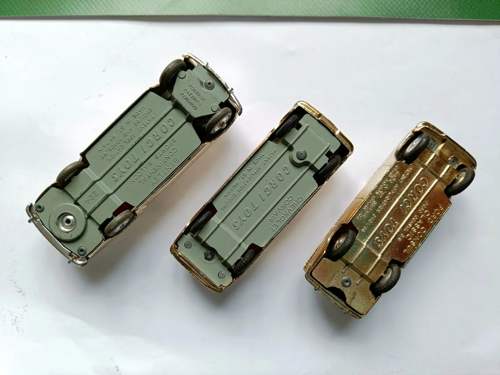 Gift Set 20 The Golden Guinea Set 3 cars in gold finish