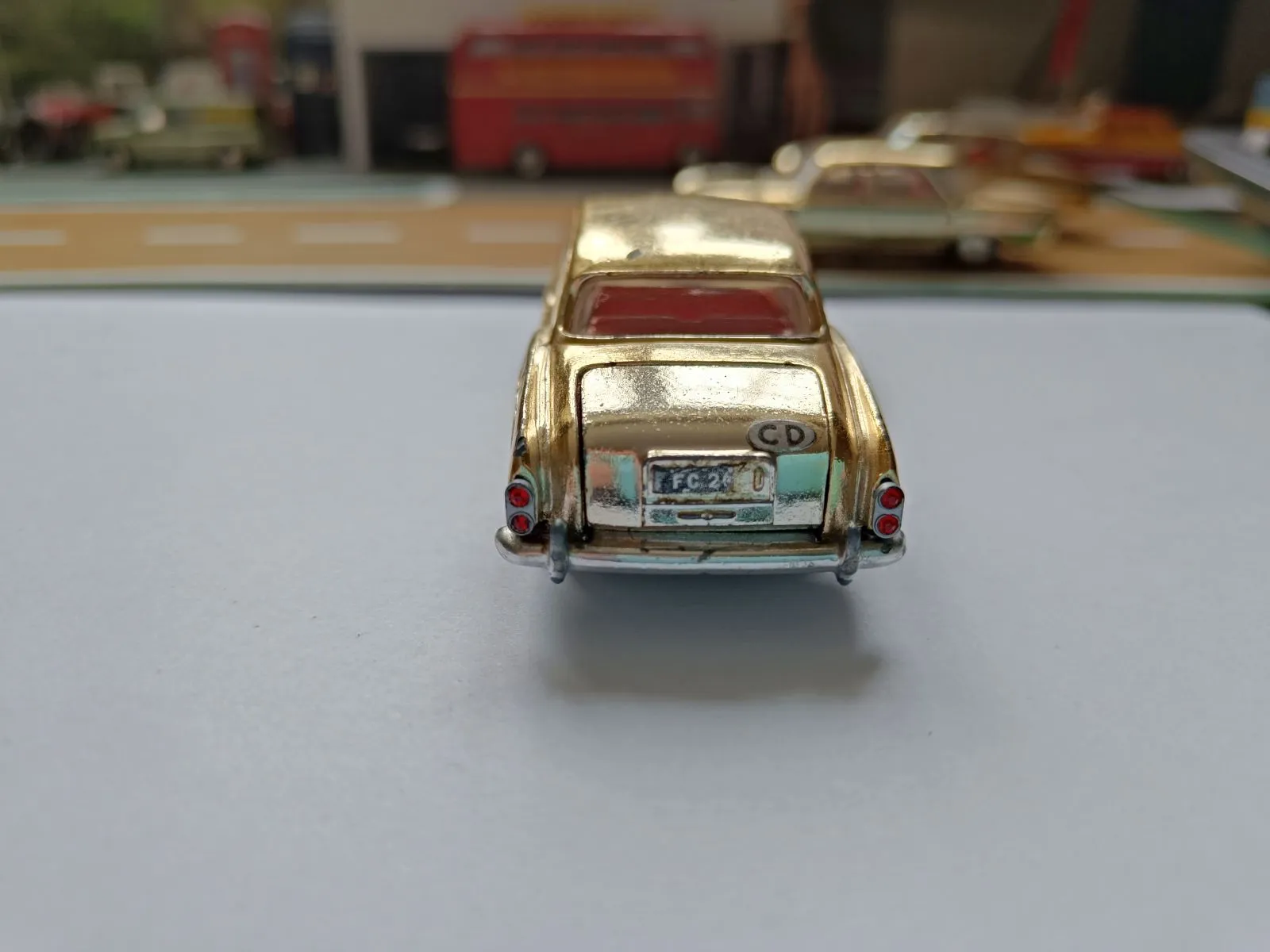 Gift Set 20 The Golden Guinea Set 3 cars in gold finish