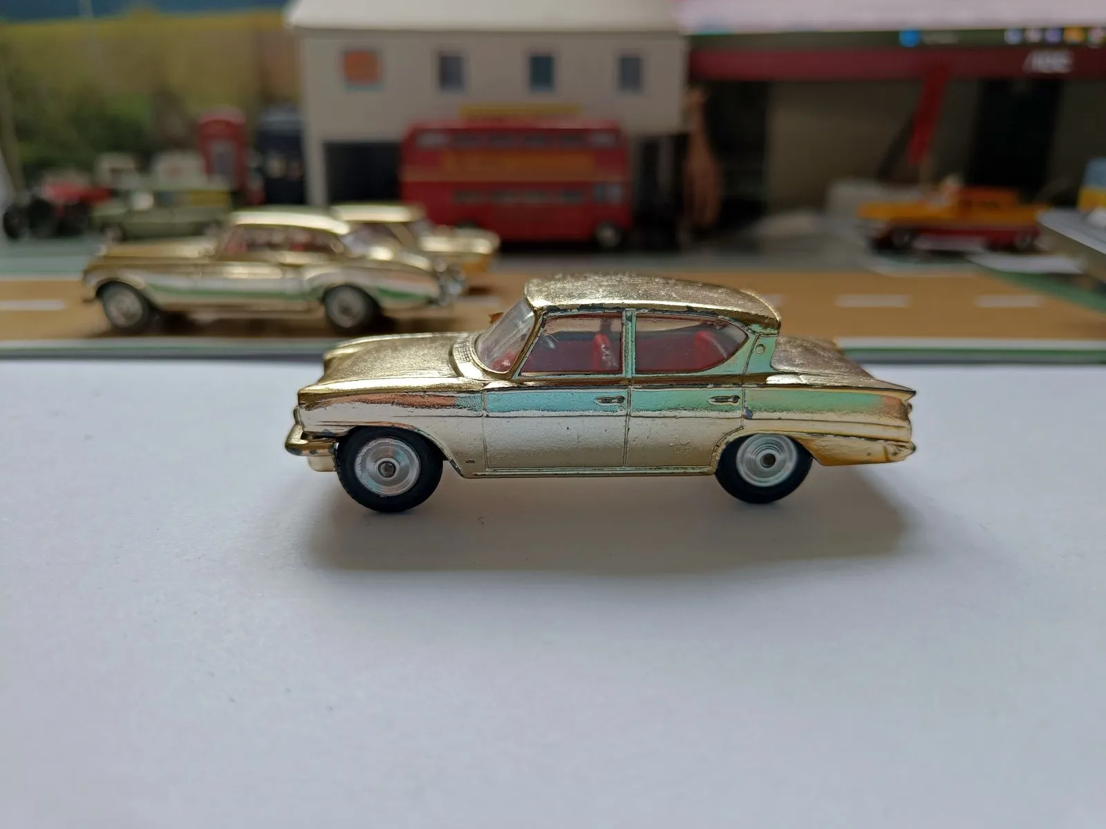 Gift Set 20 The Golden Guinea Set 3 cars in gold finish