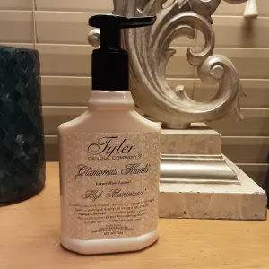 High Maintenance 224 grams Glamorous Hands Luxury Hand Lotion