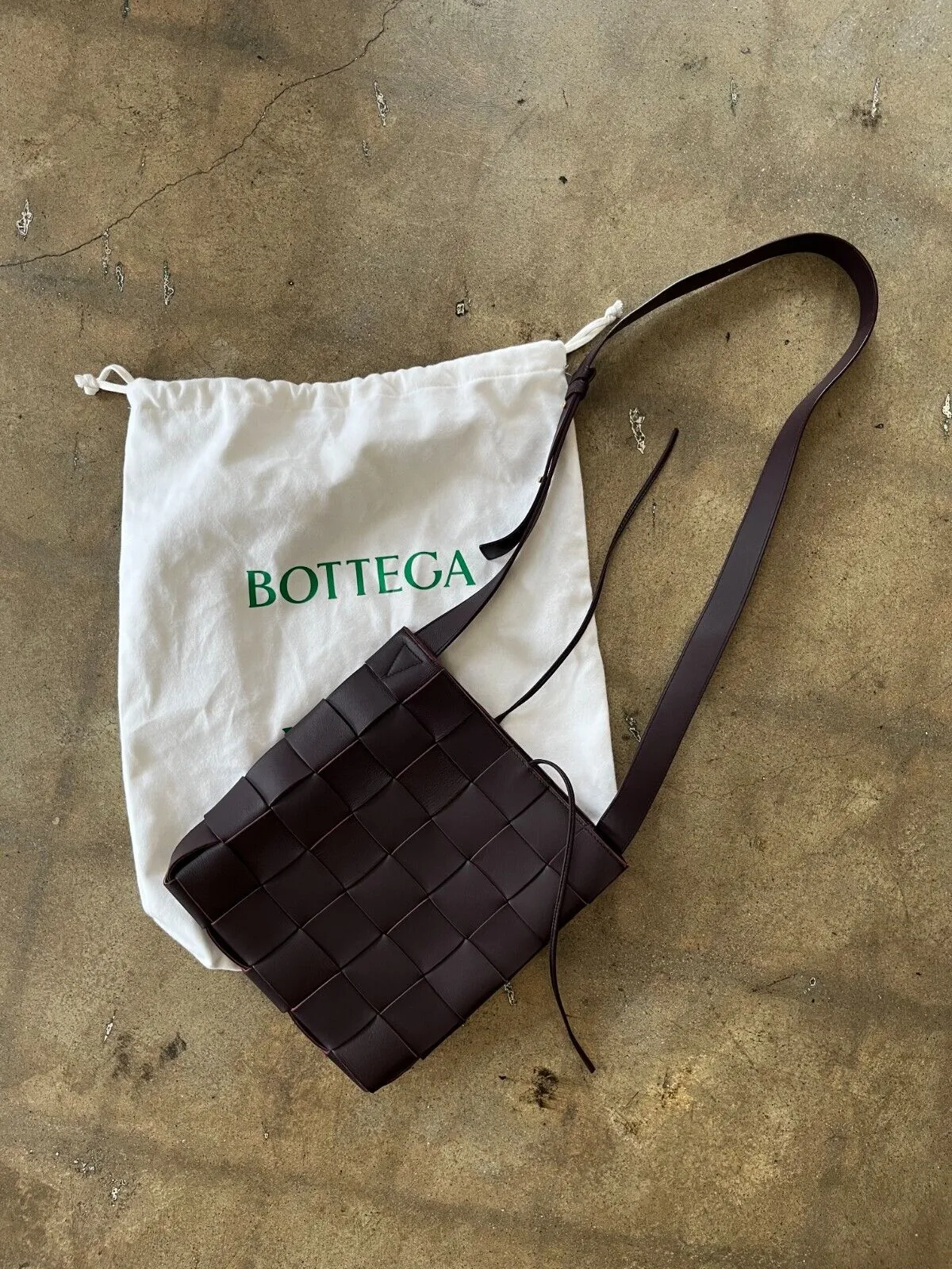 MAXI CASSETTE MESSENGER TOTE