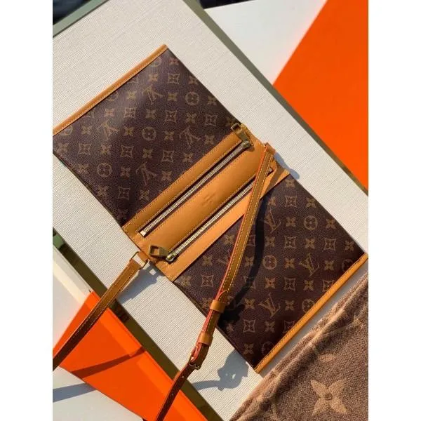 Men&#8217;s Saumur Messenger Pm Monogram Canvas Small Crossbody Bag M44879 2019 Collection