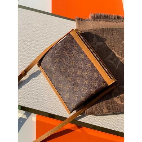 Men&#8217;s Saumur Messenger Pm Monogram Canvas Small Crossbody Bag M44879 2019 Collection