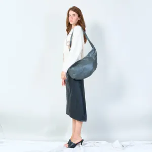 Sleek shoulder bag with minimalist design wholesale