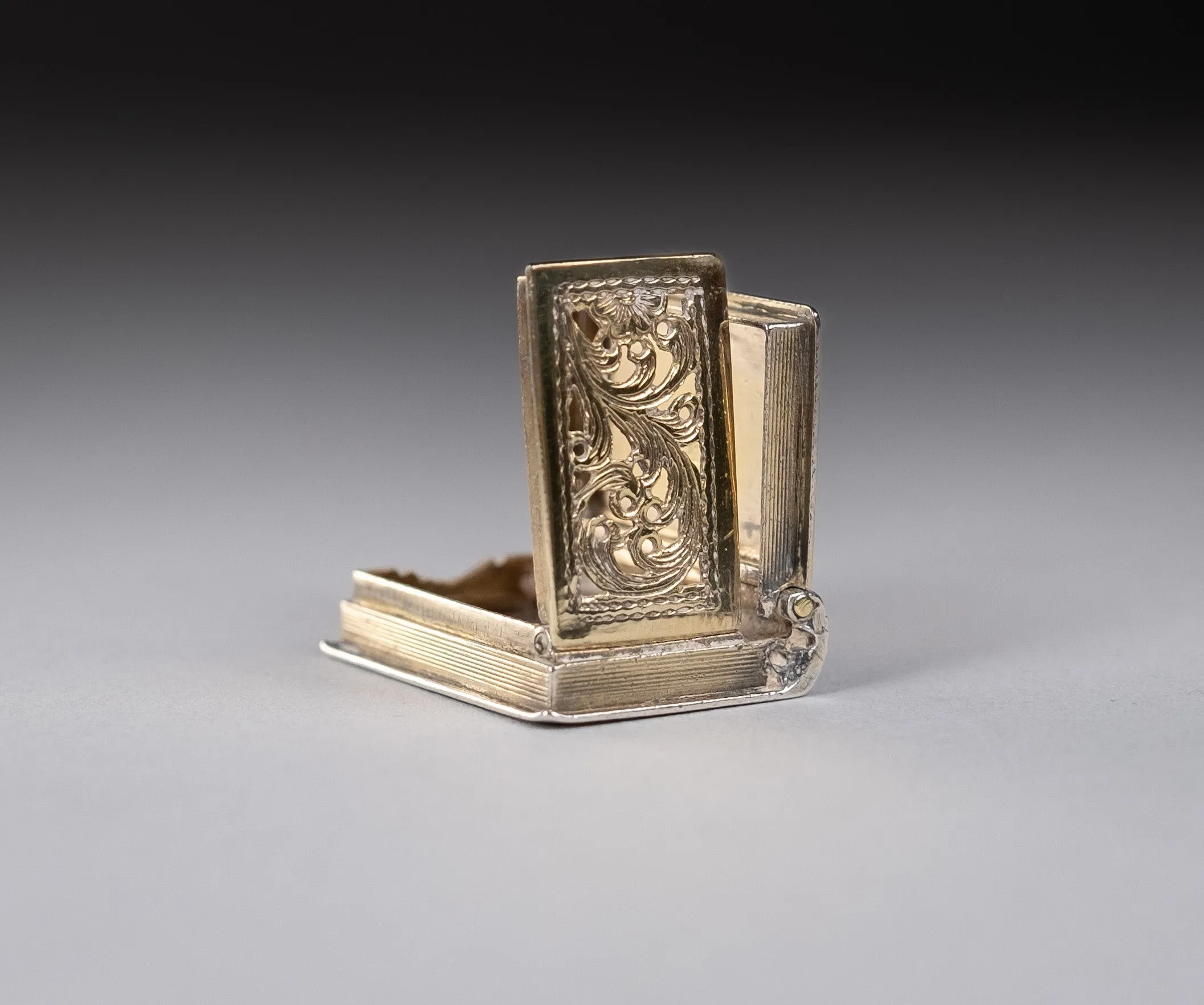 Sterling Silver Gilt Book Vinaigrette by Taylor and Perry, Birmingham, 1831.